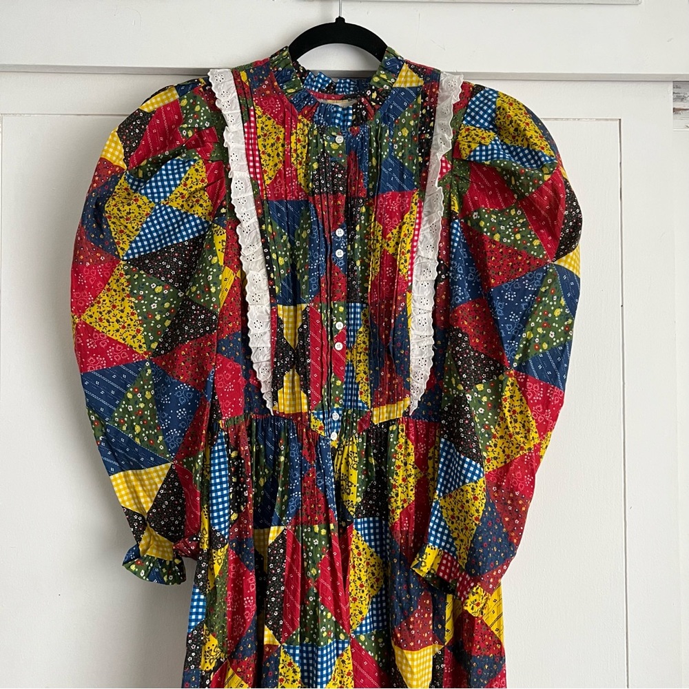Doen Patchwork Quilted-Print Cotton Dress in Red, Blue, Yellow, Green